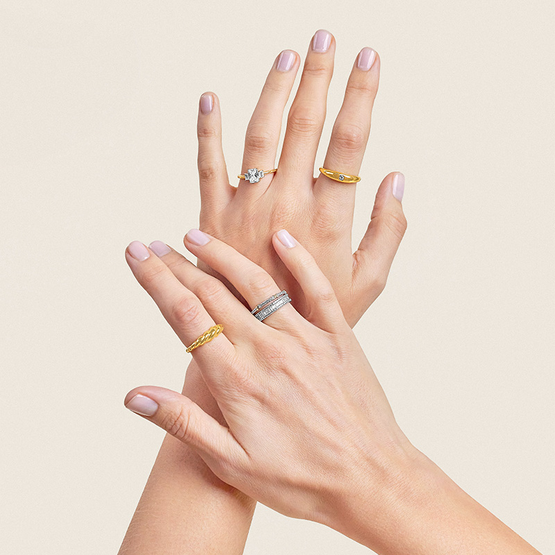 Goldene und silberne Ringe